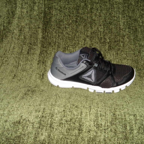 Reebok Trainette 10MT Cross Trainer - Picture 2 of 8